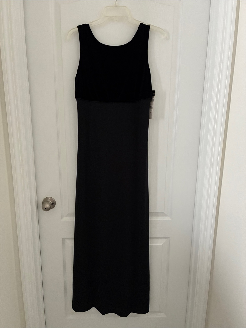 Donna Ricco Black Sleeveless Maxi Gown